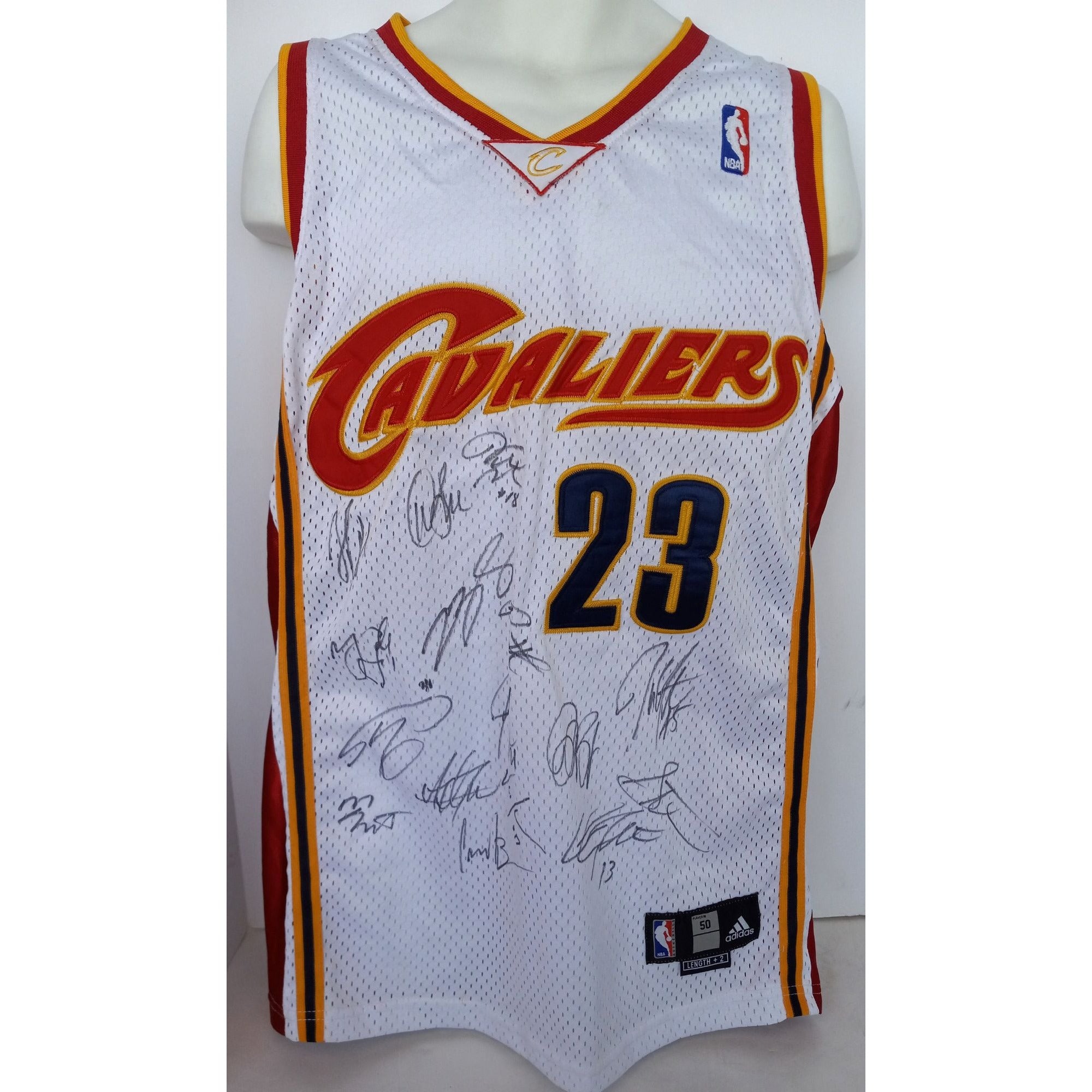 LeBron James, Shaquille O'Neal 2019 Cleveland Cavaliers team signed jersey signed with proof