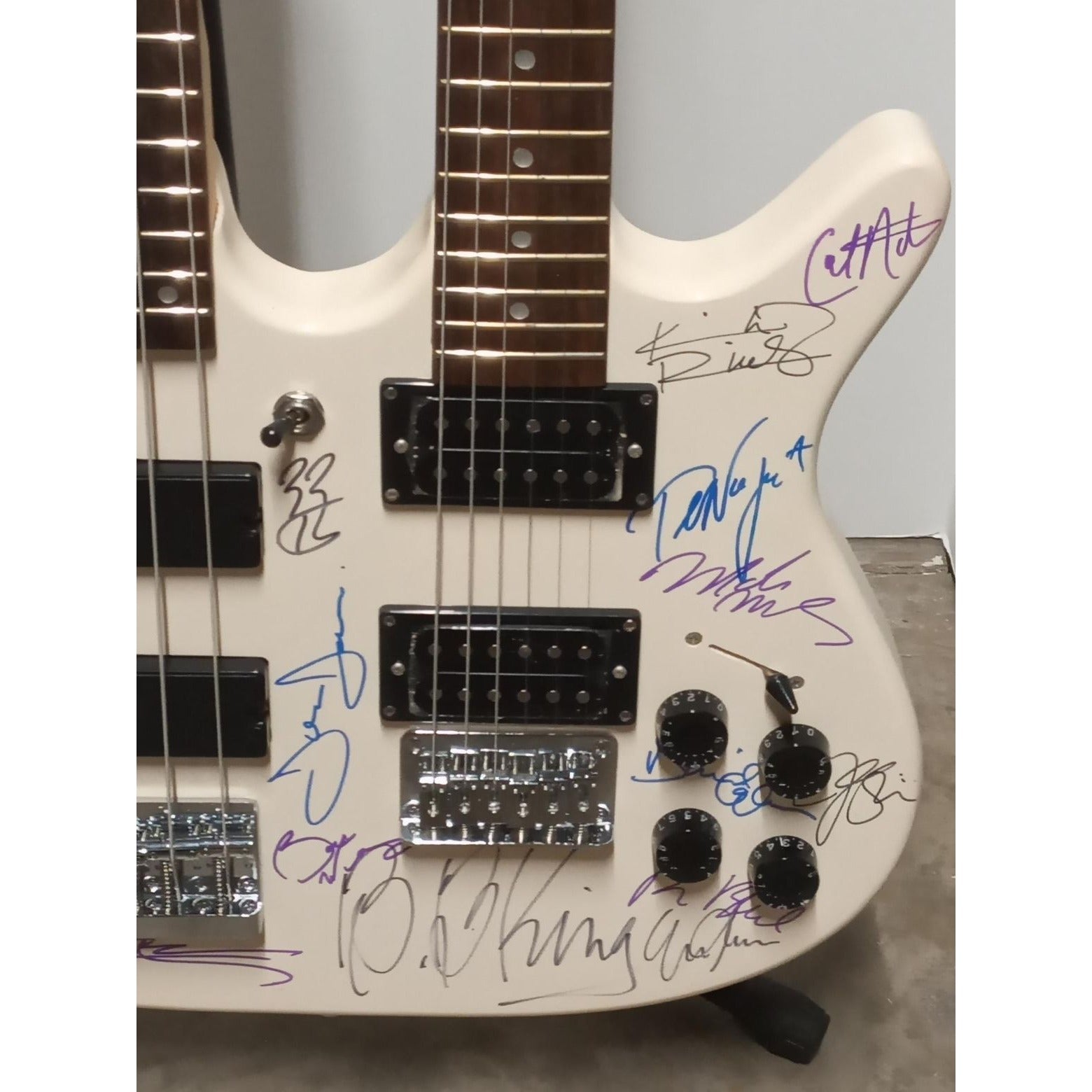 Jimmy Page, Eddie Van Halen, Angus Young, Eric Clapton, 25 guitar Legends BadAax electric guitar signed with proof