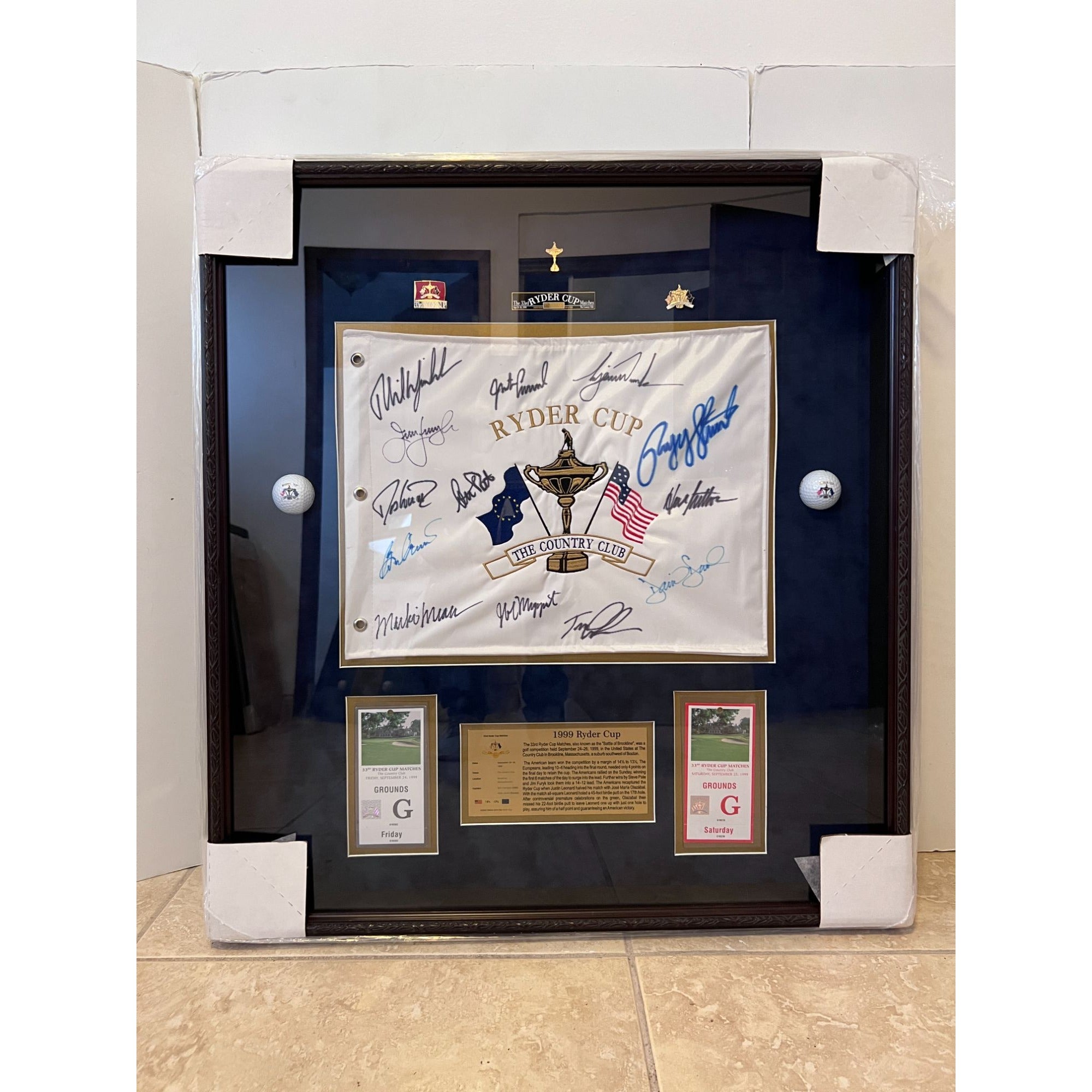 USA 1999 Ryder Cup pin flag framed 28x31 and signed with proof Phil Mickelson Payne Stewart complete team