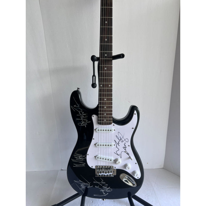 Noel Gallagher Oasis  stratocaster electric guitar  signed with proof