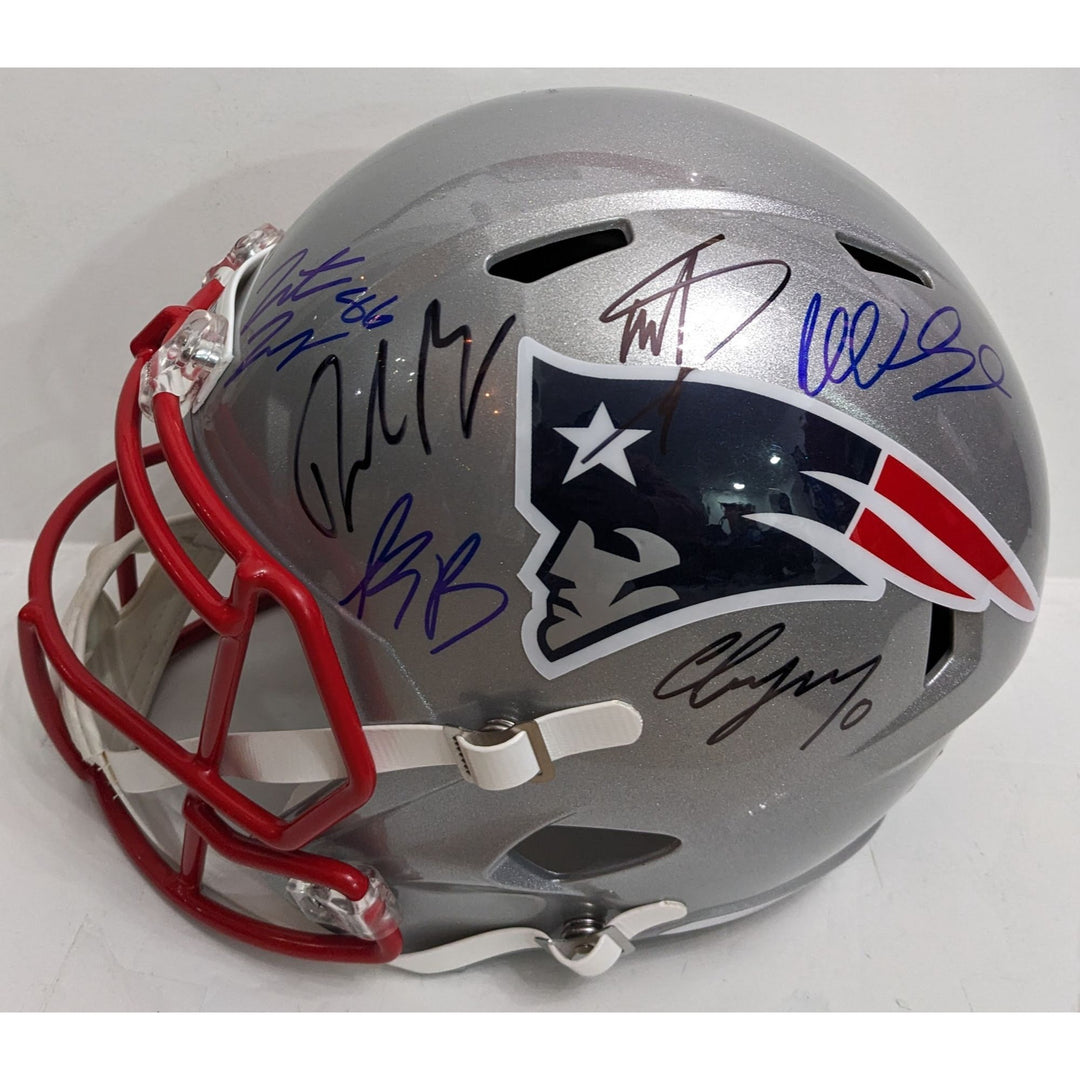 New England Patriots 2025 Drake Maye, Mike Vrabel, Kayshon Boutte, Hunter Henry, Stefon Diggs, Christian Gonzalez, Riddell full size helmet