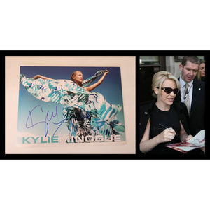 Kylie Minogue 8x10 photo signed with proof