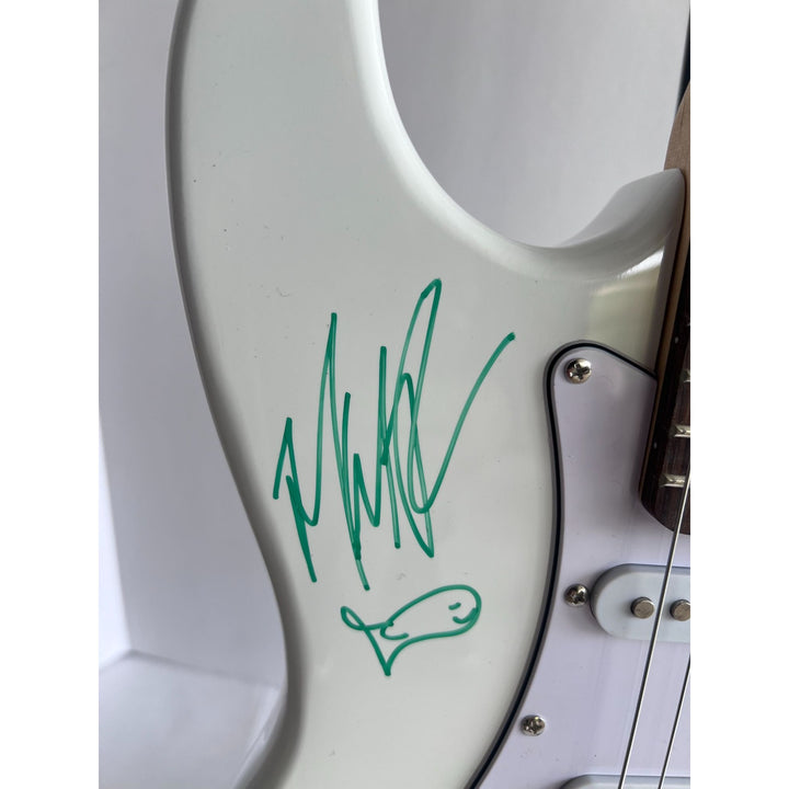 Travis Barker Tom DeLonge Blink-182 full size Stratocaster electric guitar signed with proof