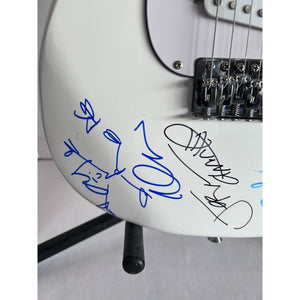 Pearl Jam Eddie Vedder, Jeff Ament, Stone Gossard, Matt Cameron and Mike McCready 40'' electric guitar signed