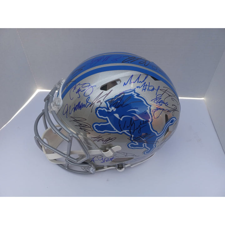 Detroit Lions 2023 Riddell Speed pro model helmet signed with with free acrylic display case