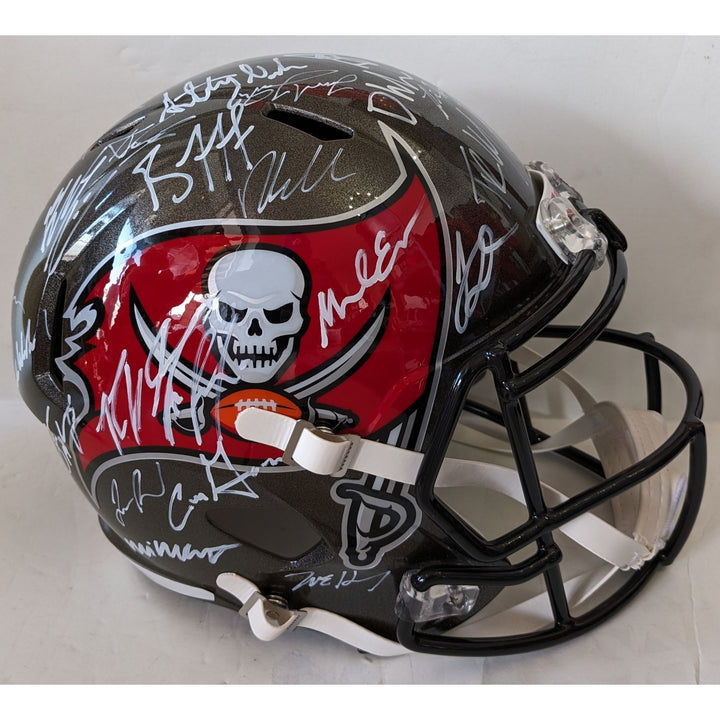 Tampa Bay Buccaneers Tom Brady Rob Gronkowski, Bruce Arians, Mike Evans Super Bowl Champions 20-21 Riddel Speed Full size helmet signed