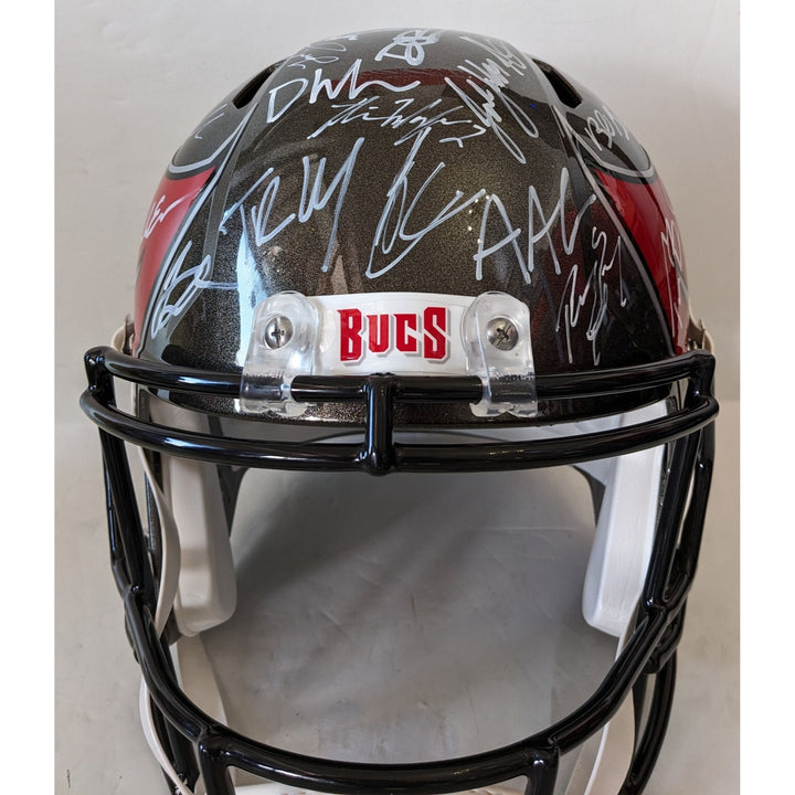 Tampa Bay Buccaneers Tom Brady Rob Gronkowski, Bruce Arians, Mike Evans Super Bowl Champions 20-21 Riddel Speed Full size helmet signed