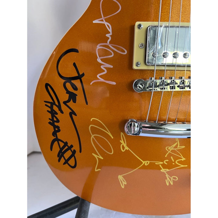 Pearl Jam Eddie Vedder Jeff Ament, Stone Gossard, Mike McCready, and Dave Abbruzzese Les Paul electric guitar signed with proof