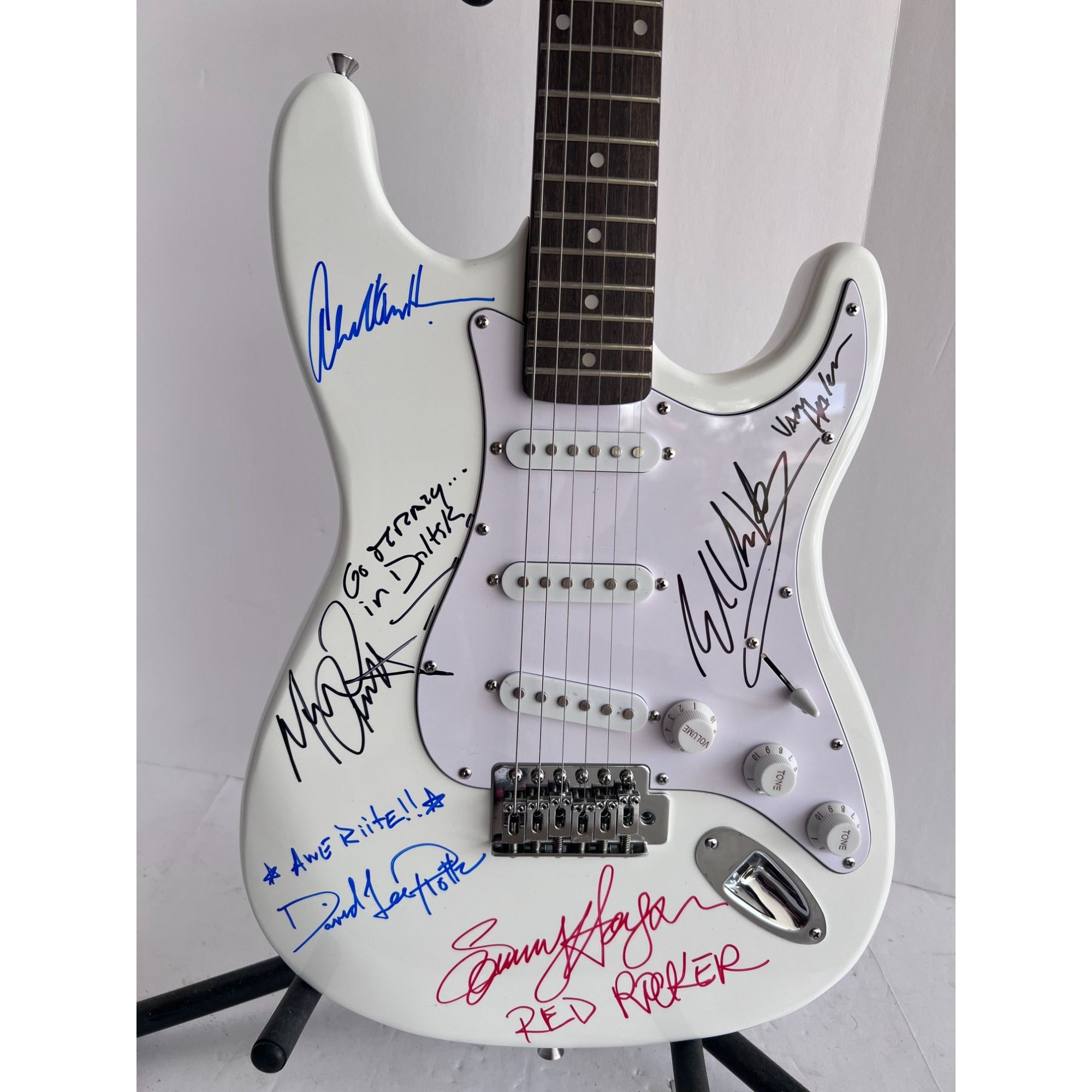 Van Halen Eddie Alex Sammy David Lee Stratocaster Huntington electric guitar signed with proof