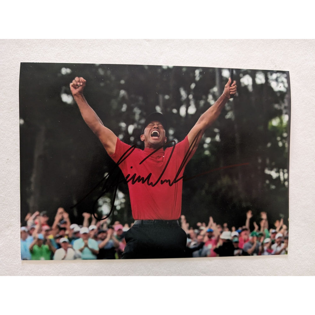 Tiger Woods 5x7 photo signed with proof