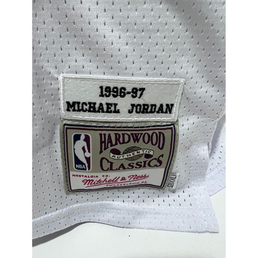 Michael Jordan 1996-1997 Chicago Bulls game model jersey signed with proof