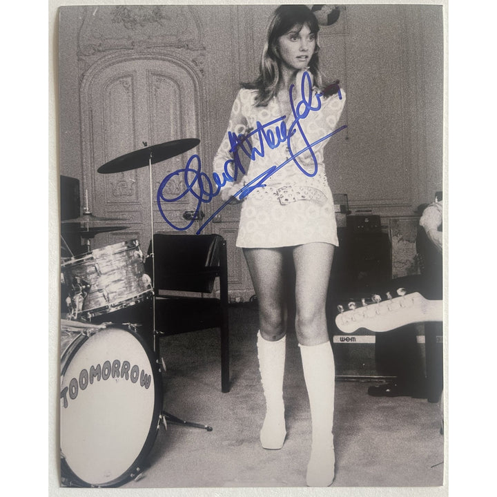 Olivia Newton-John 8x10 photo signed with proof