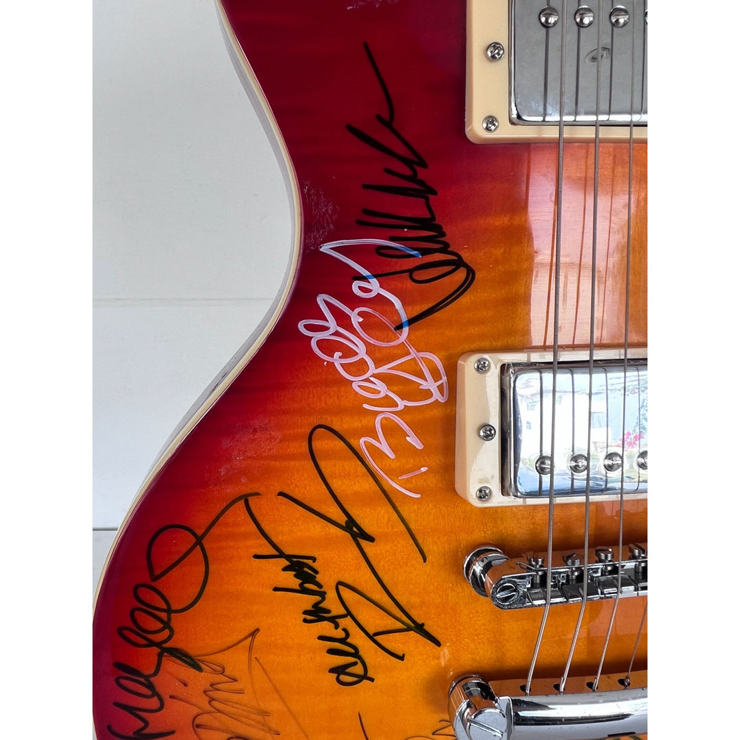 Stevie Ray Vaughan, Chuck Berry, Eric Clapton  BB King vintage les paul full size electric guitar signed with proof.