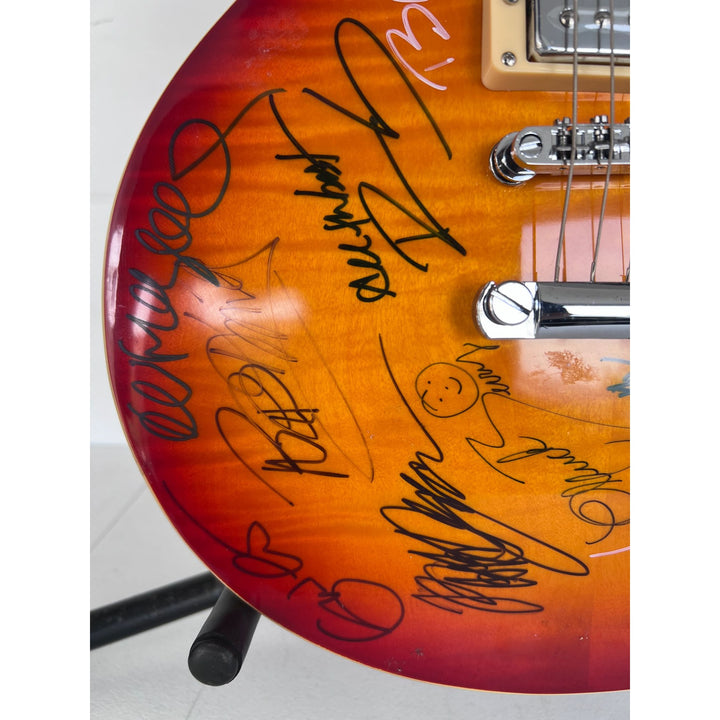 Stevie Ray Vaughan, Chuck Berry, Eric Clapton  BB King vintage les paul full size electric guitar signed with proof.