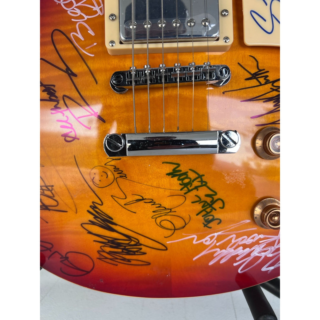 Stevie Ray Vaughan, Chuck Berry, Eric Clapton  BB King vintage les paul full size electric guitar signed with proof.