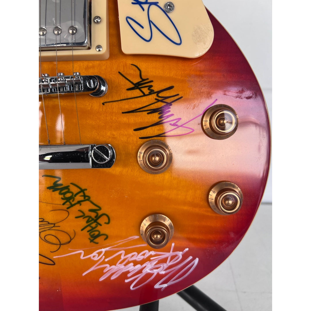 Stevie Ray Vaughan, Chuck Berry, Eric Clapton  BB King vintage les paul full size electric guitar signed with proof.