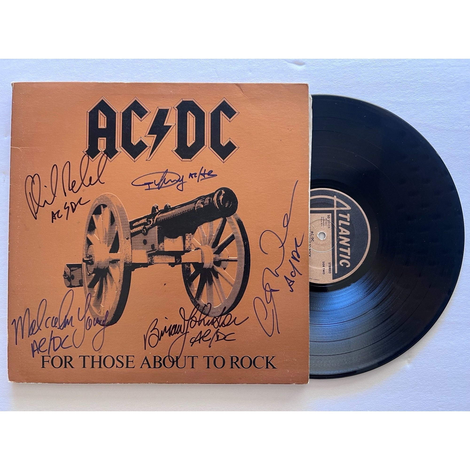 Angus young Malcolm Young Brian Johnson Cliff Williams Phil Rudd AC DC For those About to Rock lp signed with proof