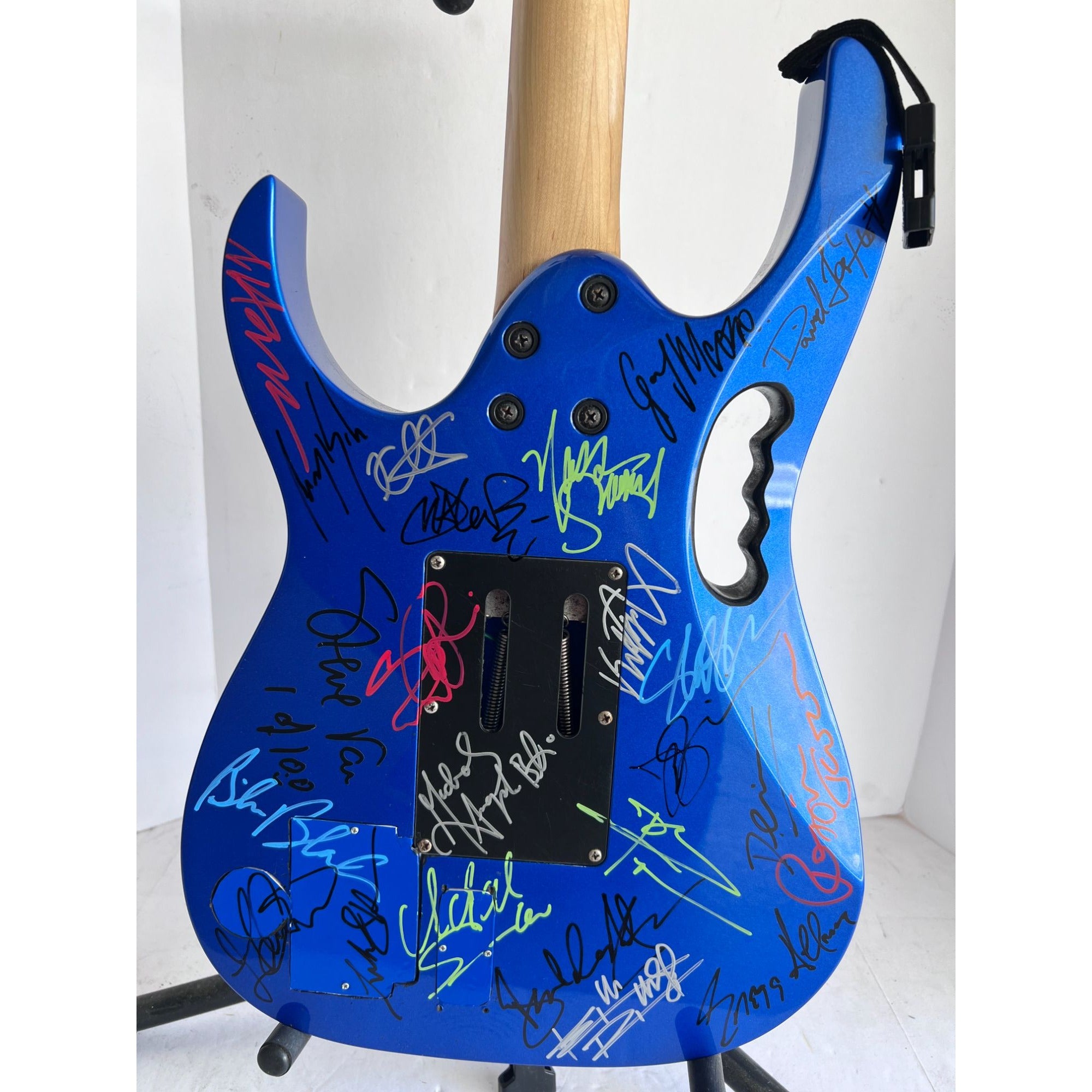 Stevie Vai Ibanez electric guitar signed by 40 all-time great guitar Legends