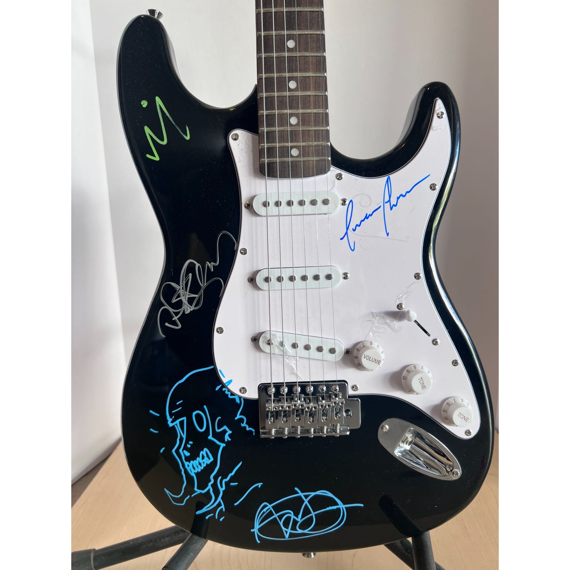 Tool James Maynard Keenan Danny Carey Justin Chancellor Adam Jones Stratocaster full size electric guitar signed with proof