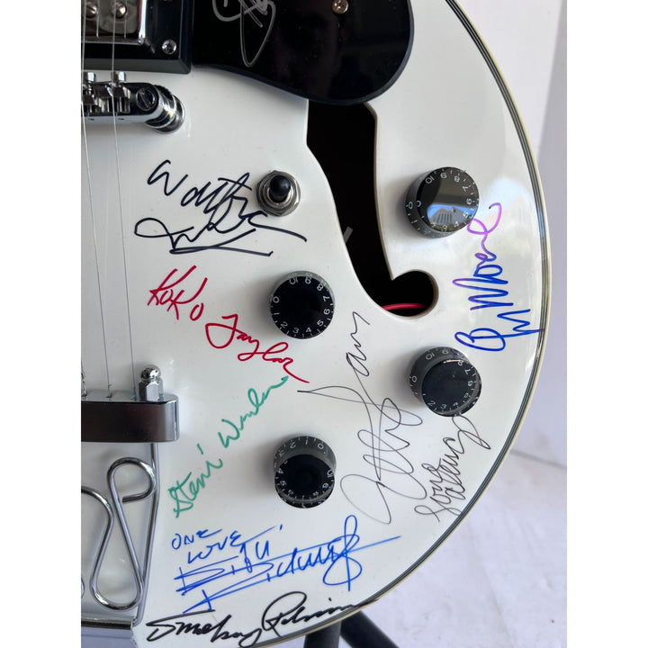 Blues an R&B legends 28 signed in all Stevie Ray Vaughan Bill Withers Stevie Wonder Eric Clapton Hollow body electric guitar signed with pro