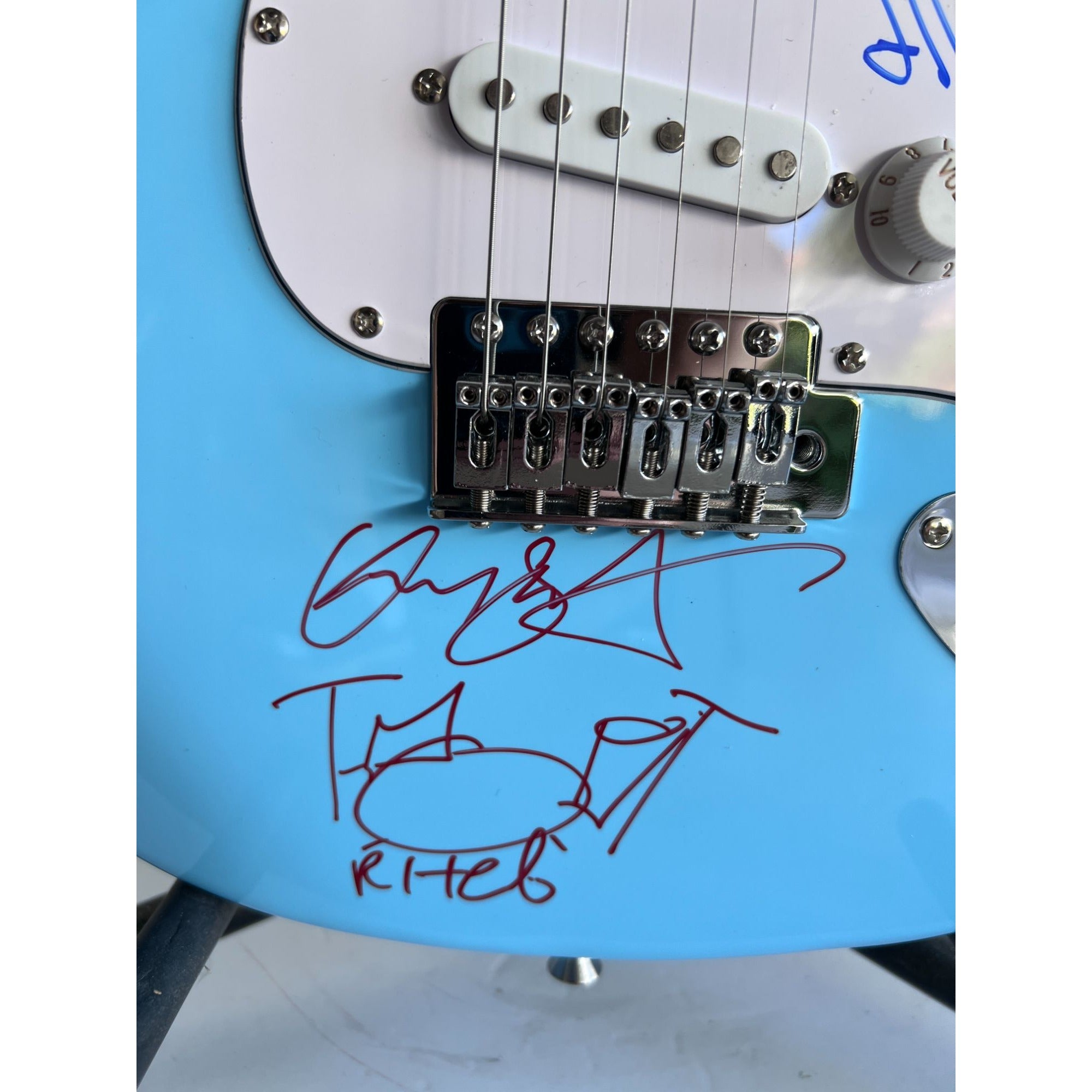 RHCP electric guitar Anthony Kiedis Chad Smith flea John Frusciante signed with proof