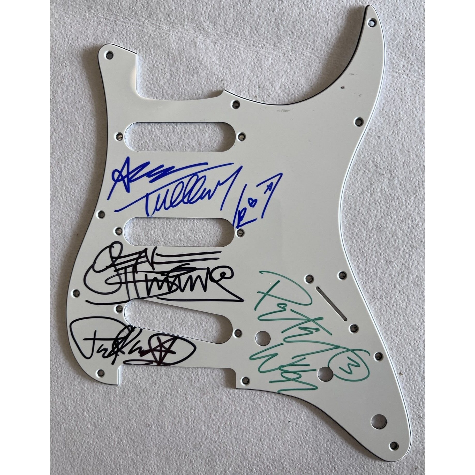 Gene Simmons Ace Frehley Peter Criss Paul Stanley Kiss guitar pickguard signed