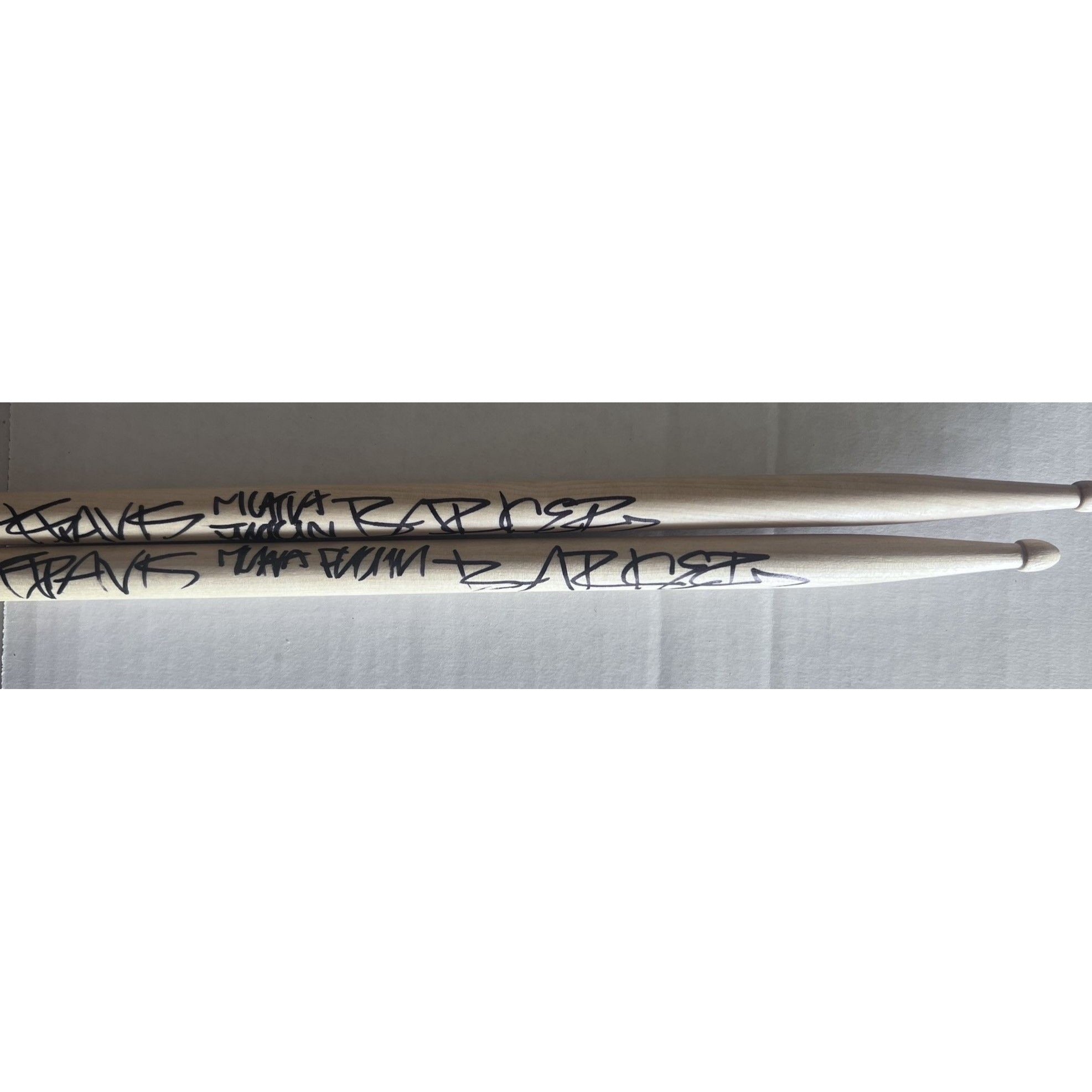 Travis Barker drummer of Blink-182 drumsticks (2) signed with proof