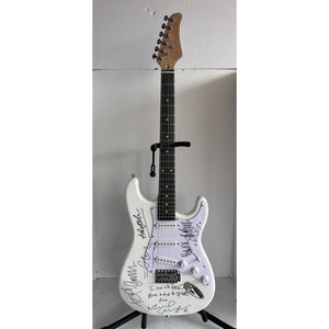 Noel Gallagher Oasis stratocaster electric guitar signed with proof