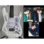 Load image into Gallery viewer, Noel Gallagher Oasis stratocaster electric guitar signed with proof
