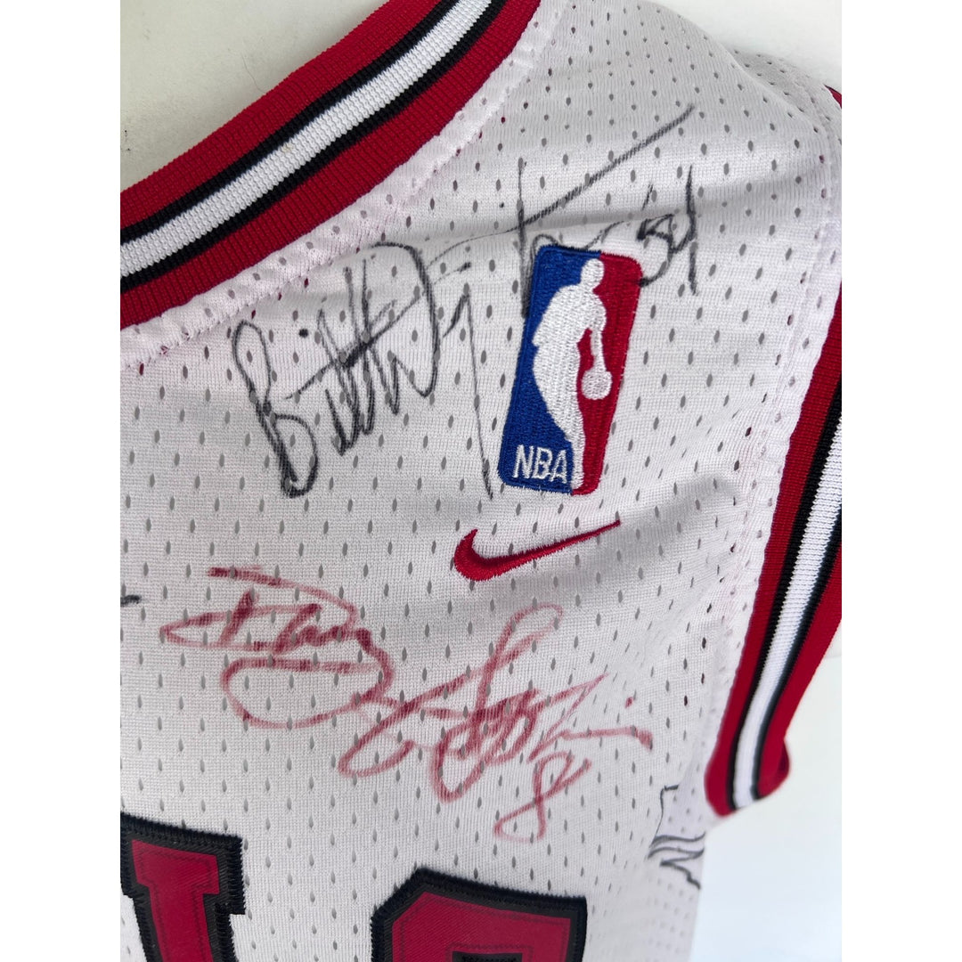 Chicago Bulls game model authentic jersey 1995-1996 Michael Jordan, Scottie Pippen, Dennis Rodman Phil Jackson team signed NBA Champs.