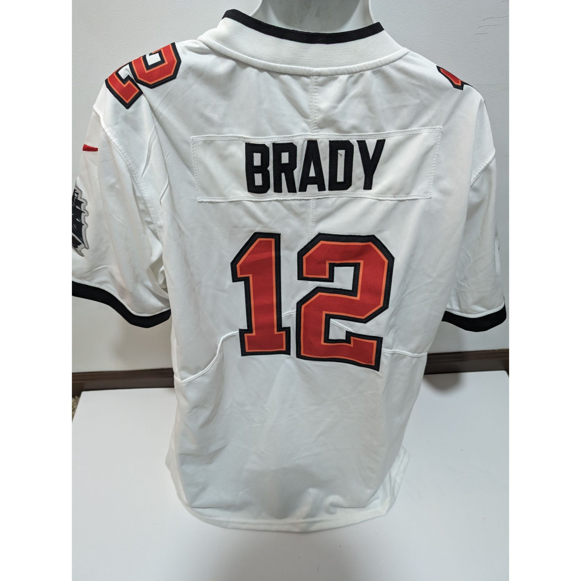 Tom Brady Tampa Bay Buccaneers Super Bowl champions team signed jersey signed with proof