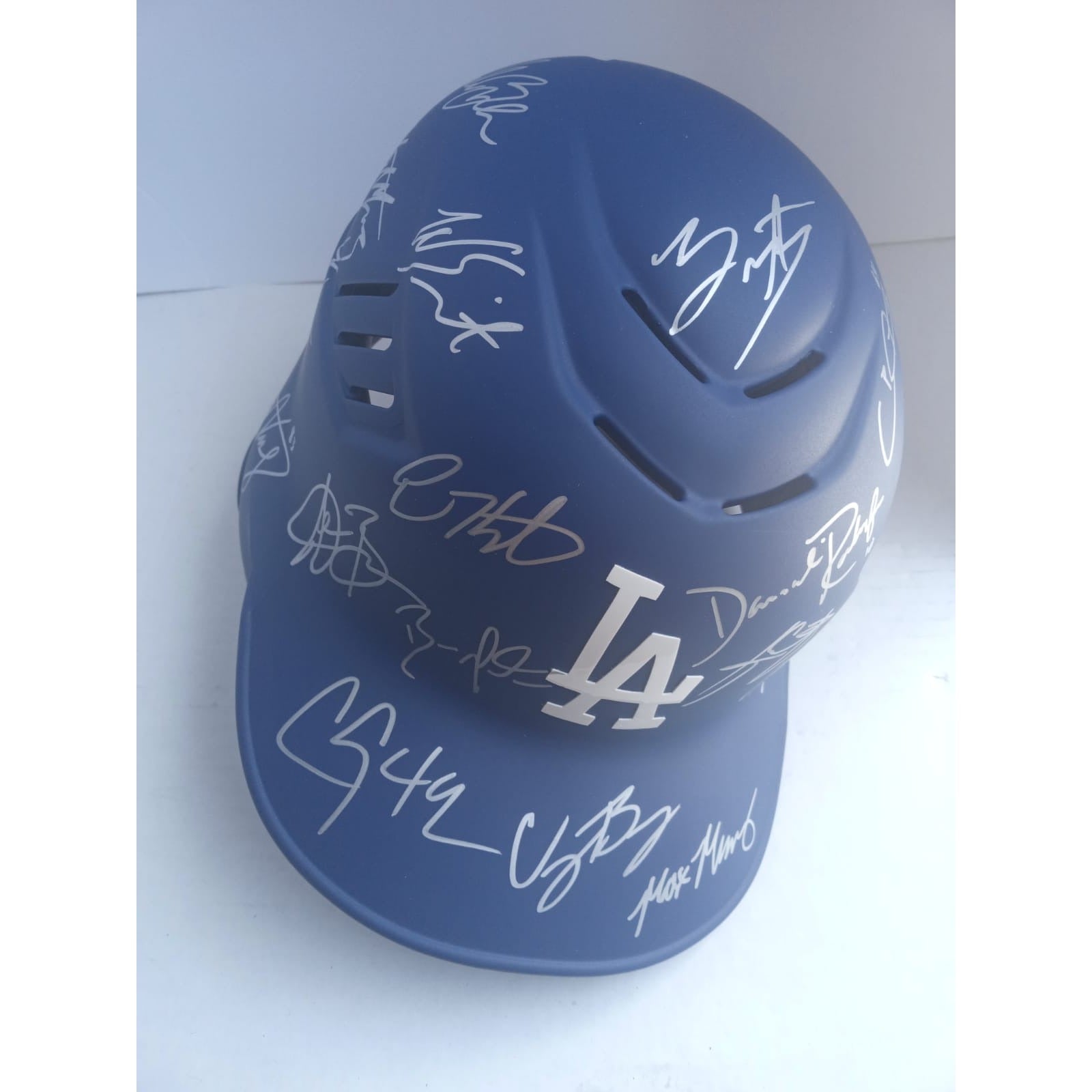 2017 Los Angeles Dodgers Corey Seager Clayton Kershaw Cody Bellinger Max Muncie Will Smith full size batting helmet signed with proof