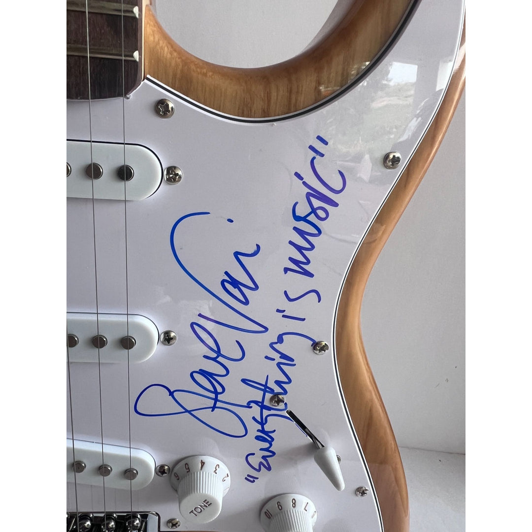 Stevie Vai Eric Johnson Joe Satariaini Yngwie Malmsteen Stratocaster Huntington full size electric guitar signed with proof