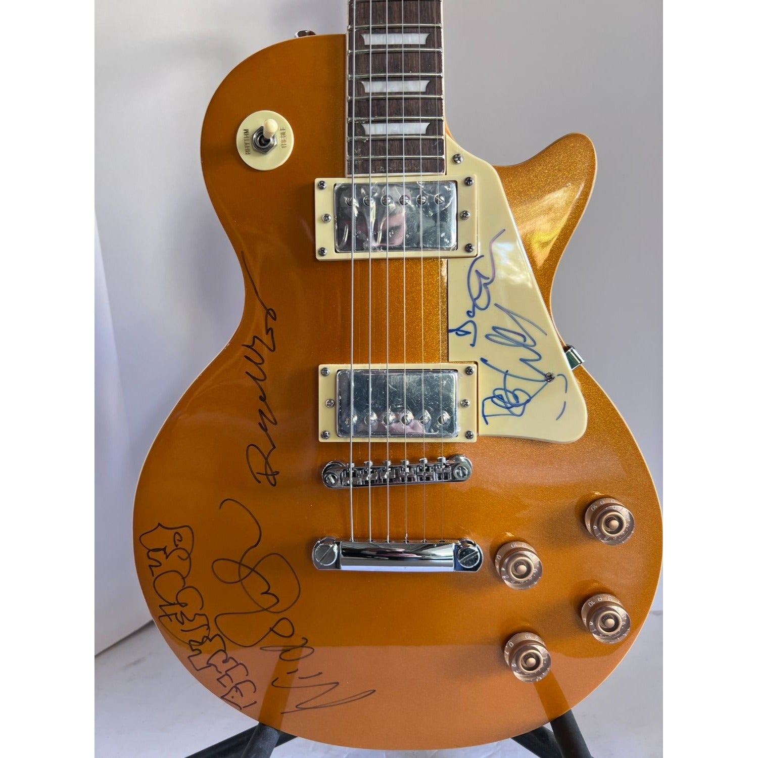 Pink Floyd David Gilmour, Roger Waters, Nick Mason and Richard Wright signed  Les Paul gold top full sixe electric guitar with proof