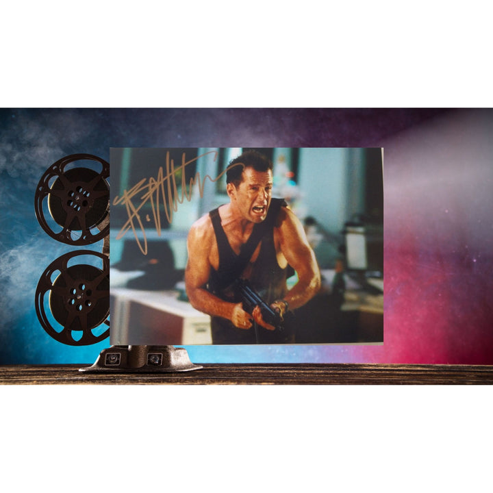 Bruce Willis, 5x7 photo, signed, with proof