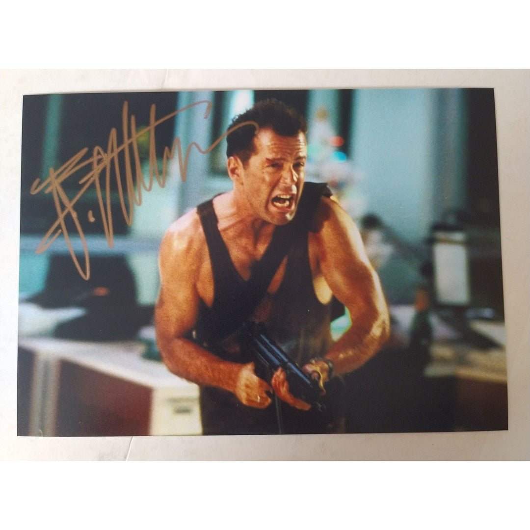 Bruce Willis, 5x7 photo, signed, with proof