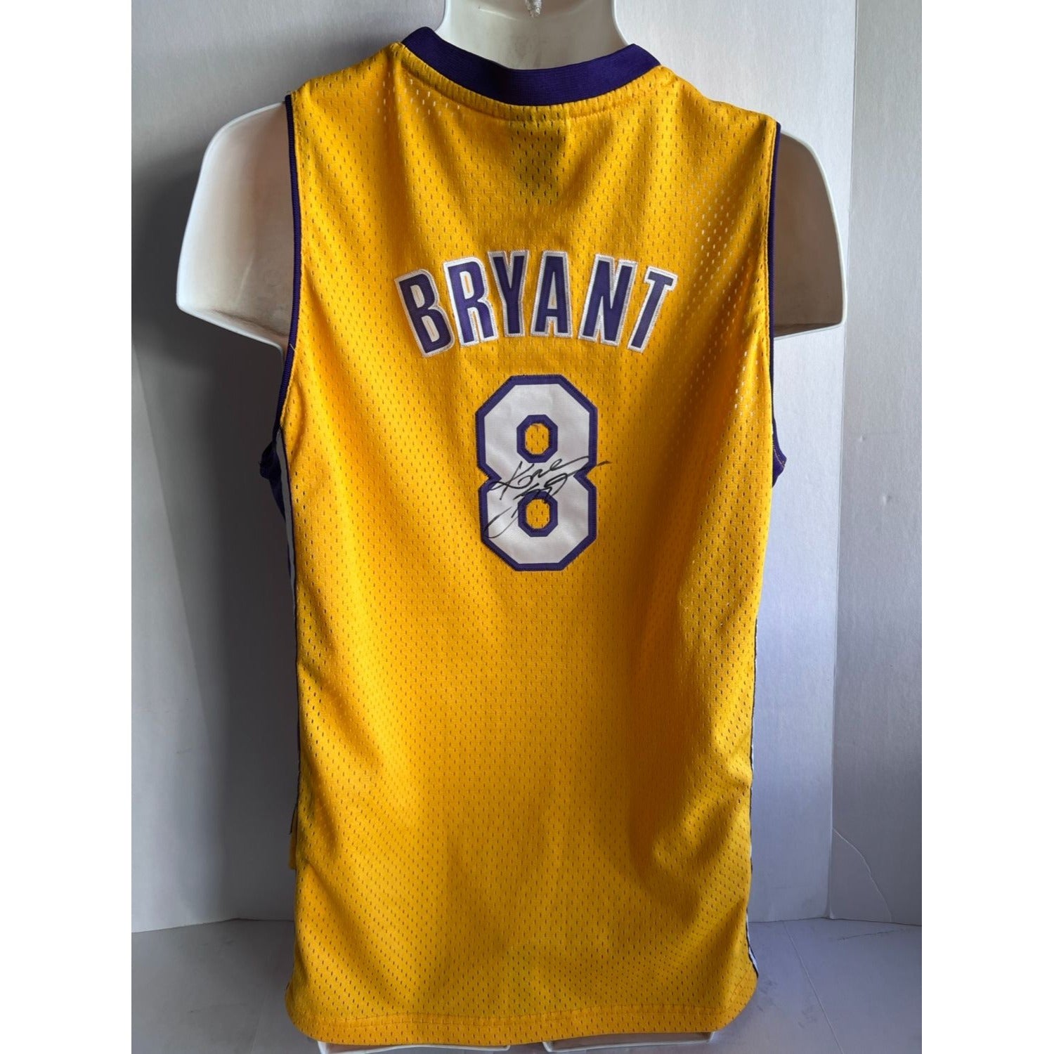 Kobe Bryant vintage Nike size large game model Jersey signed with proof