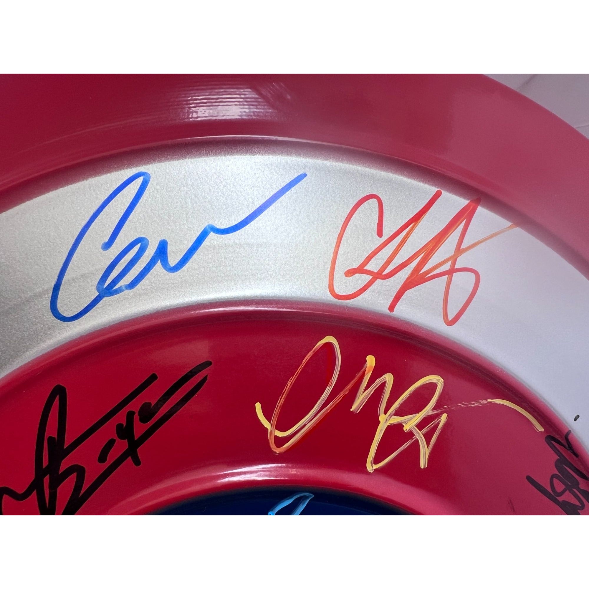 Avengers-Captain America metal shield Chris Evans, Scarlett Johansson, Robert Downey Jr. 20 plus signatures signed with proof