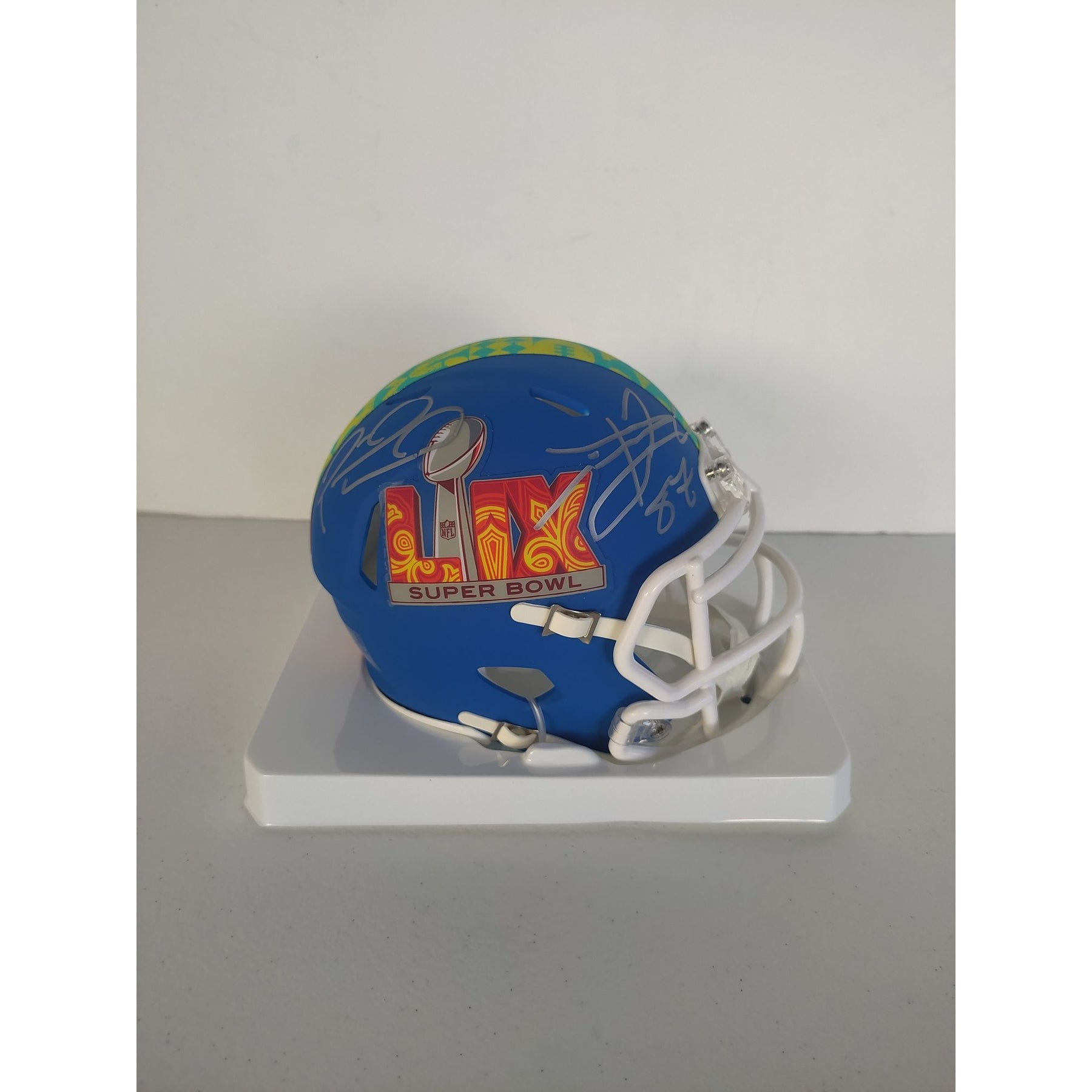 travis kelce super bowl helmet