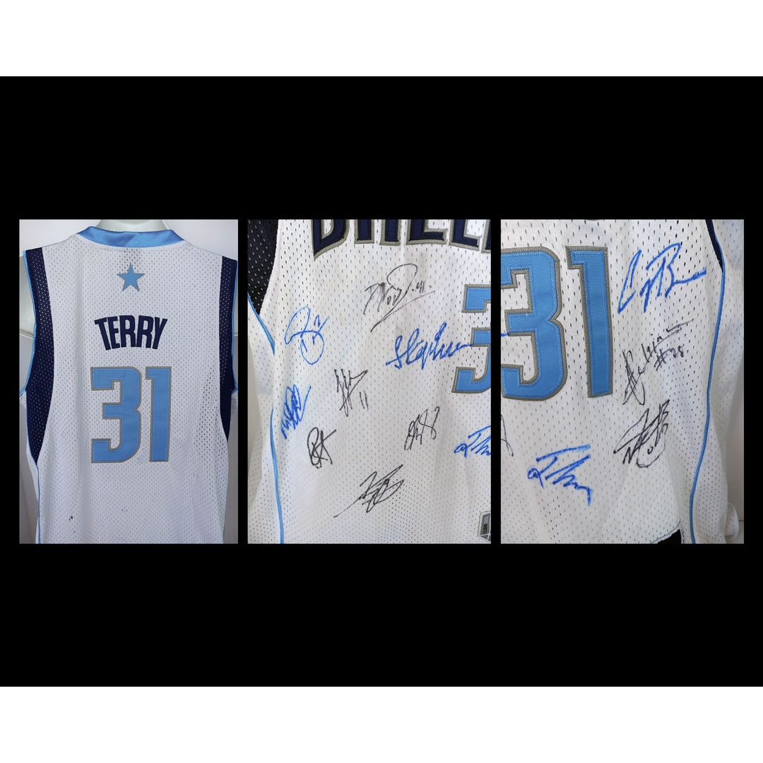 Dallas Mavericks Dirk Nowitzki NBA champs team signed jersey signed with proof