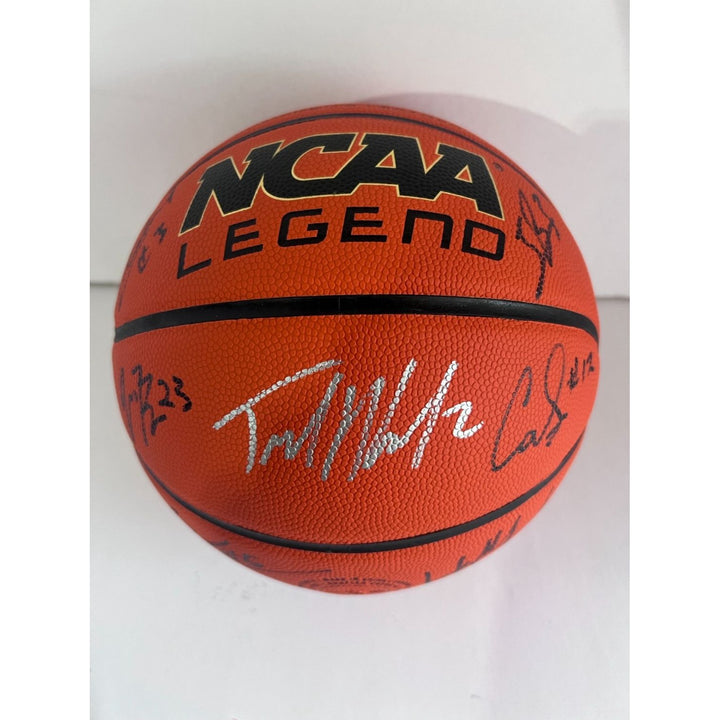 University of Connecticut men's NCAA basketball national champions team signed Wilson full size basketball