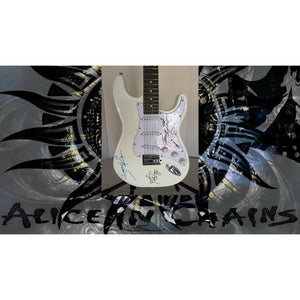 Alice N' Chains Mike Starr Layne Staley Jerry Cantrell Sean Kinney stratocaster electric guitar signed with proof