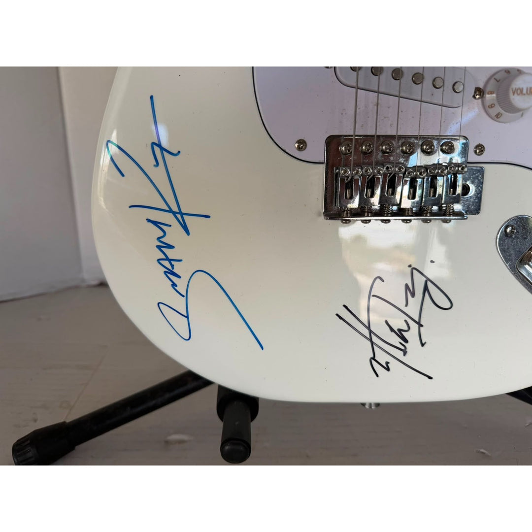 Alice N' Chains Mike Starr Layne Staley Jerry Cantrell Sean Kinney stratocaster electric guitar signed with proof.