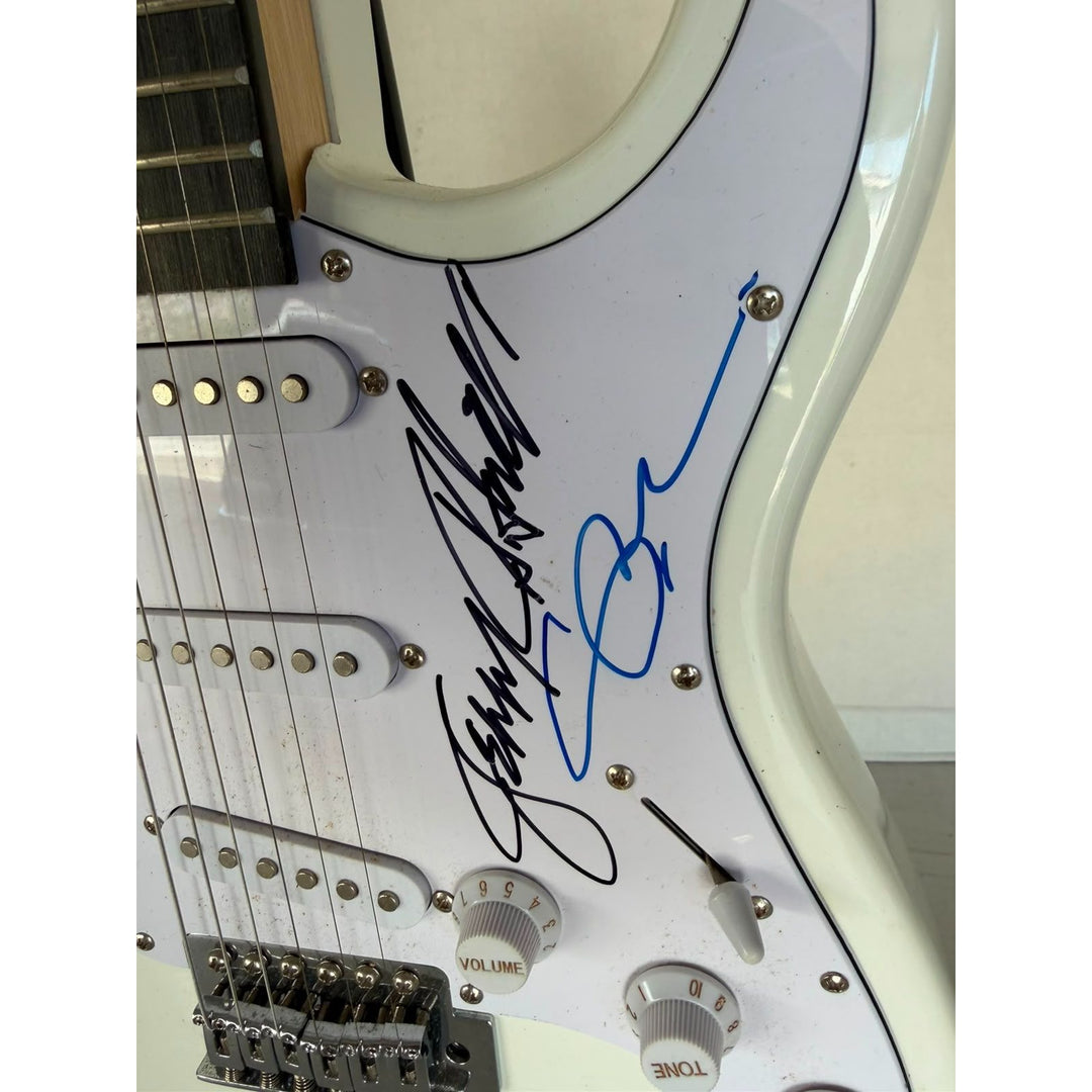 Alice N' Chains Mike Starr Layne Staley Jerry Cantrell Sean Kinney stratocaster electric guitar signed with proof.