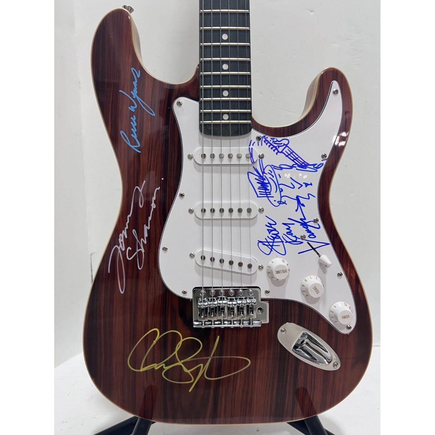 Stevie Ray Vaughan and Double Trouble  CURLY BURL MAPLE 6 STRING ELECTRIC GUITAR vintage wood electric guitar signed with proof