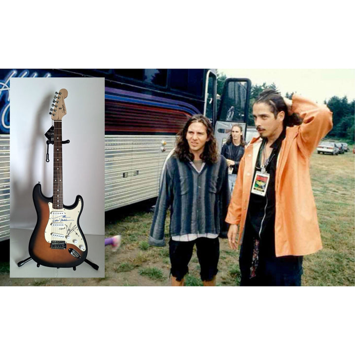 Chric Cornell Soundgarden & Eddie Vedder Pearl Jam, Fender Stratocaster electric guitar signed with proof