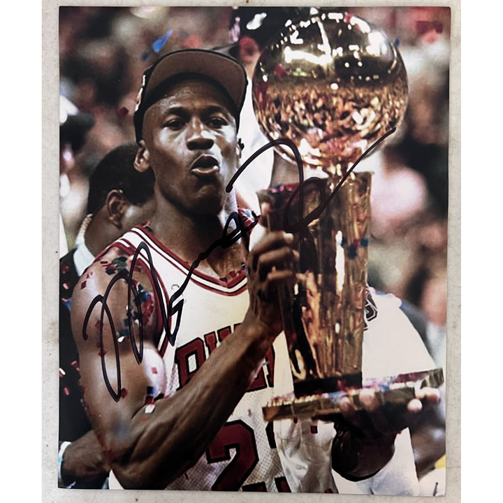 Michael Jordan Chicago Bulls 8x10 photo signed with proof.