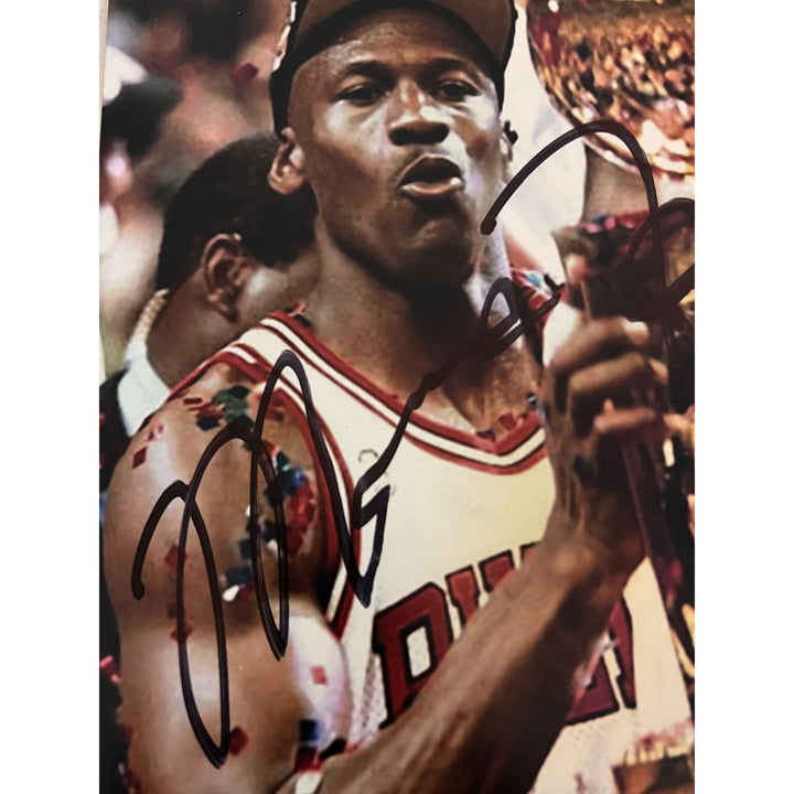 Michael Jordan Chicago Bulls 8x10 photo signed with proof.