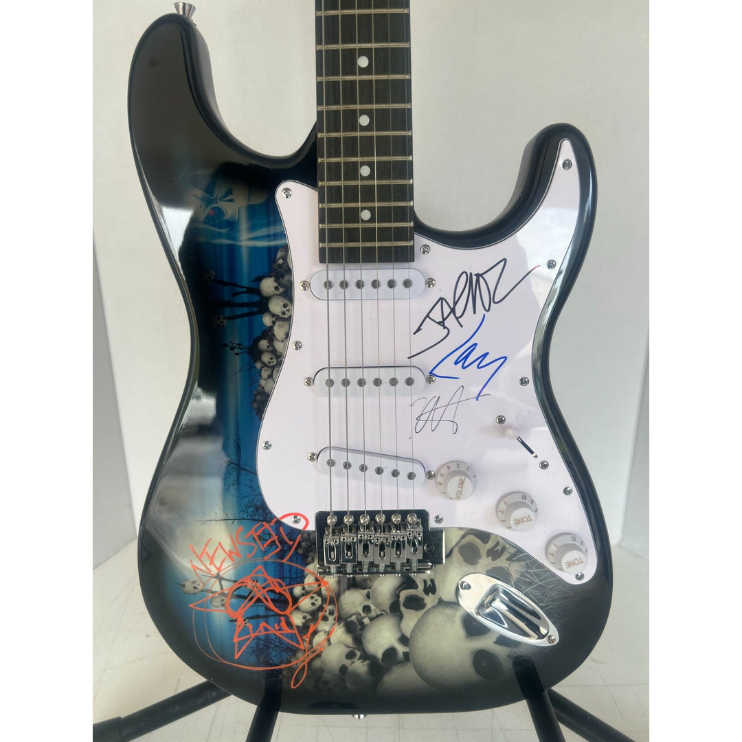 Metallica James Hetfield Kirk Hammett Jason Newsted Lars Ulrich Heavy Metal skull guitar signed with proof