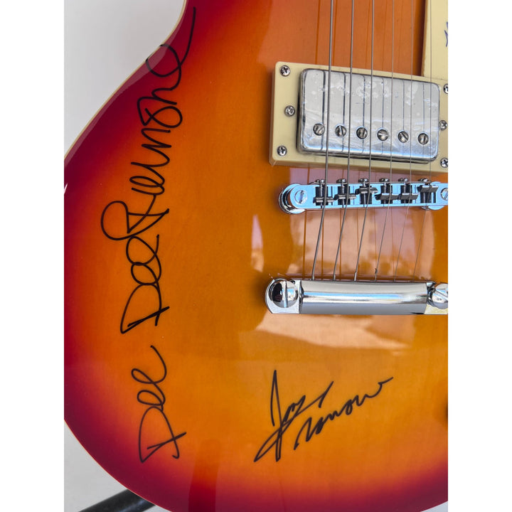 The Ramones Dee-Dee Ramone Joey Ramone Marky Ramone Johnny Ramone Tommy Ramone Richie Ramone vintage les paul signed with proof.